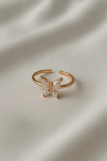 Elegant butterfly – Curved Gold Accent Ring