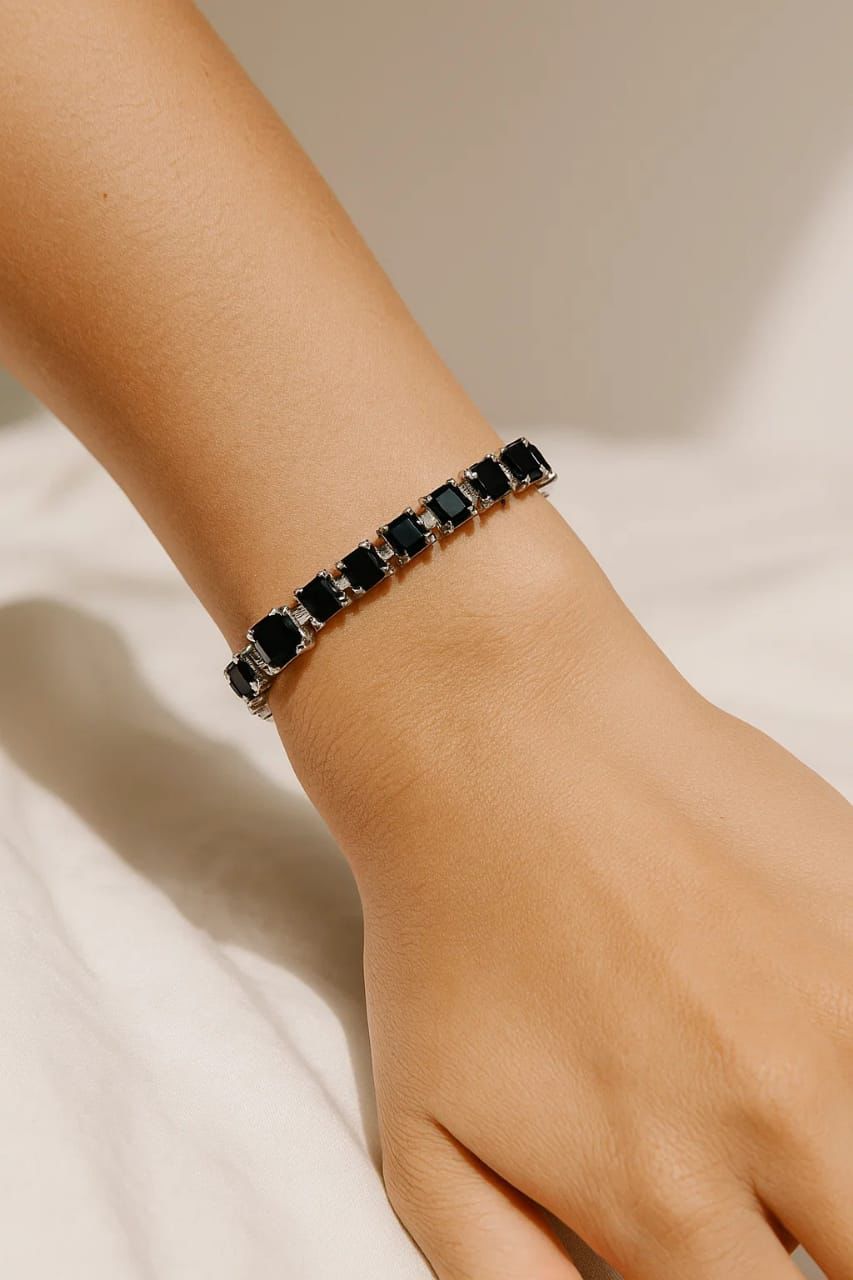 Black Stone Charm Bracelet – Elegant Steel Look