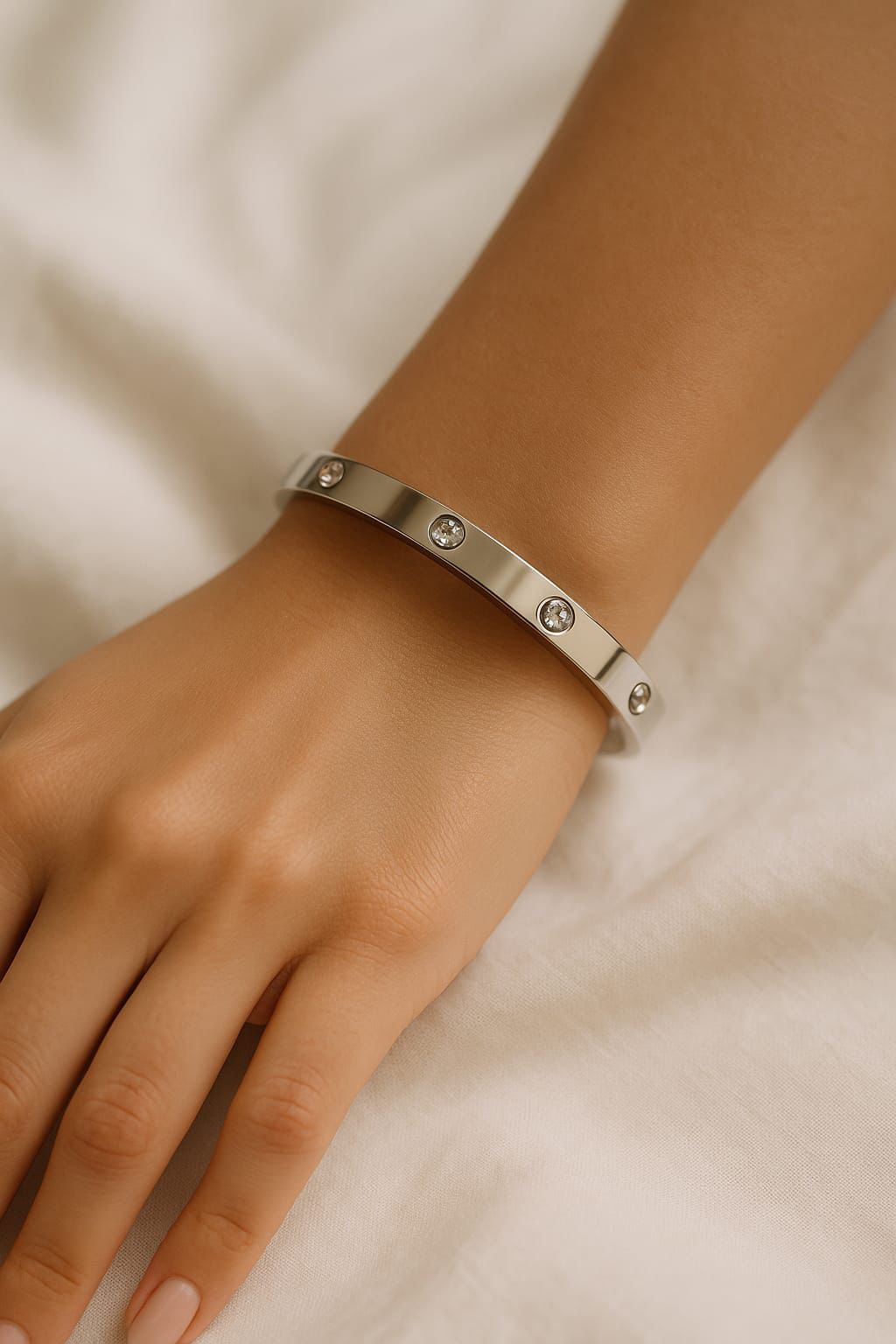 Elegant Stainless Steel Bangle – Sleek Silver-Tone Finish